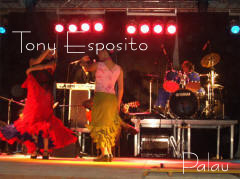Tony Esposito durante l'esibizione a Palau in occasione del Carnevale Palaese